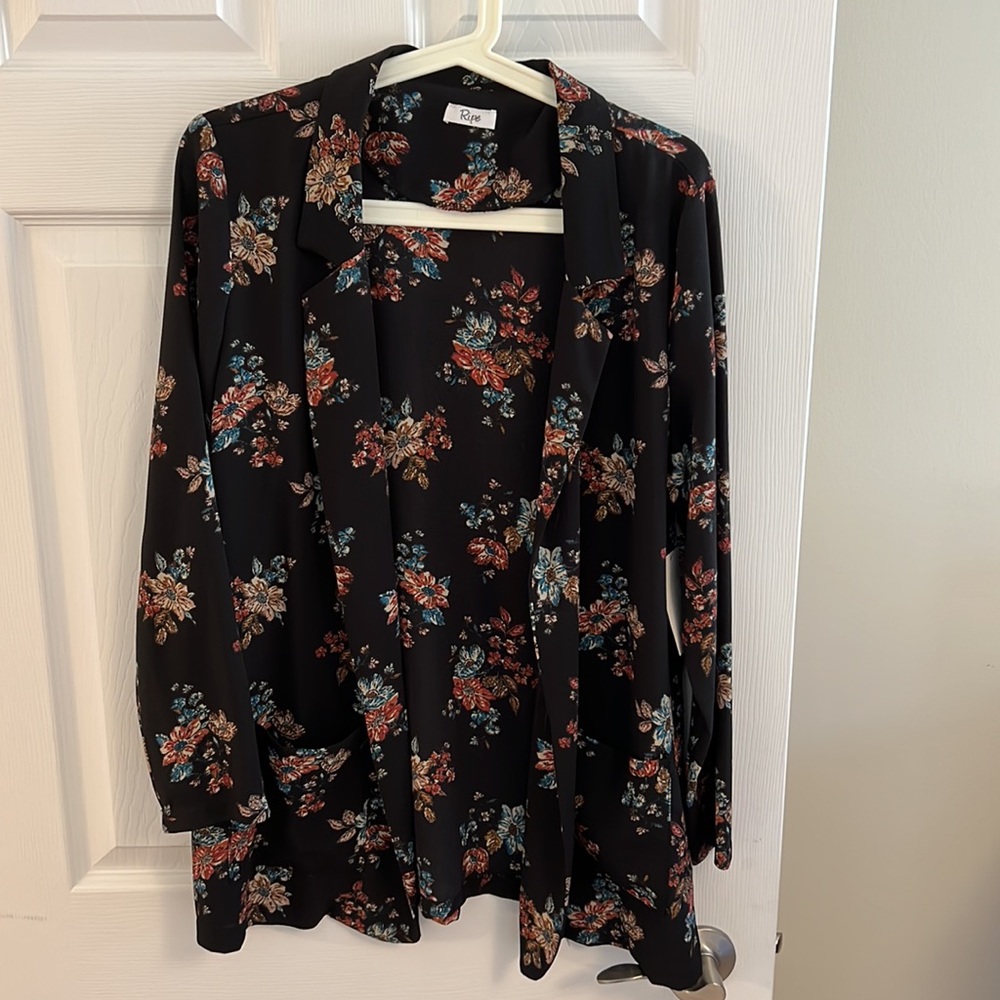 Ripe Black Floral Print Top with tie. NWT.